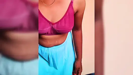 Ammu переодевается в ночное платье с Saree с большими сиськами, шоу Ammus