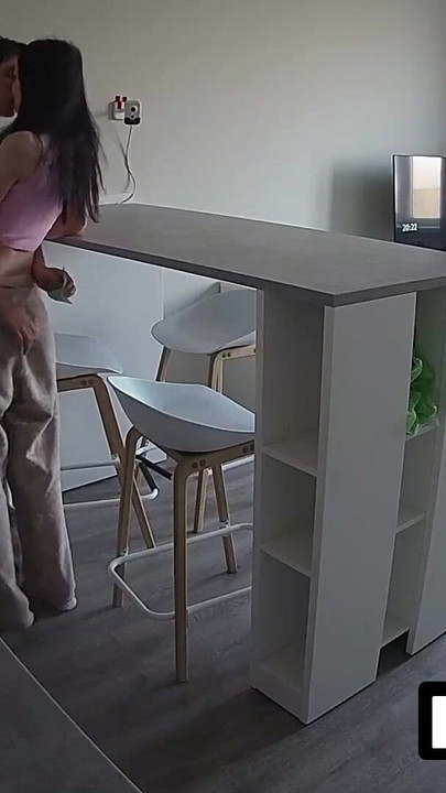 Momen penting dari "LUUV. Alice menggoda lucien di depan kamera saat rutinitas pagi hari"