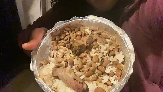 Mukbang hedeflerim hakkında konuşurken Brezilya yemeği yiyor (gel benimle rahatla)