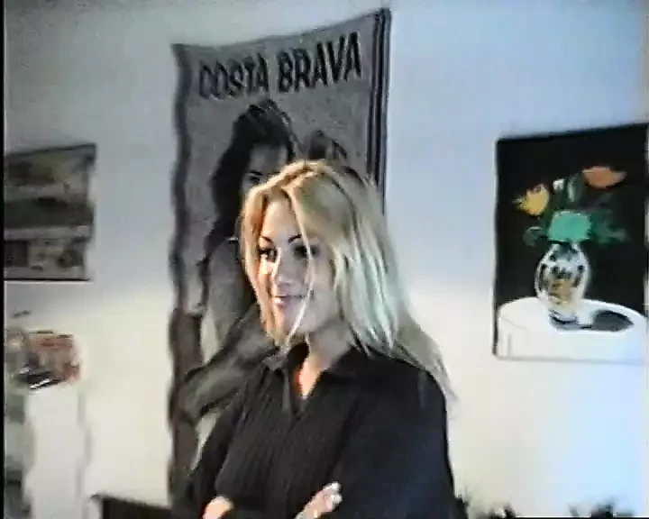 Îți prezint Carina o zână blondă adevărată cu o grozavă