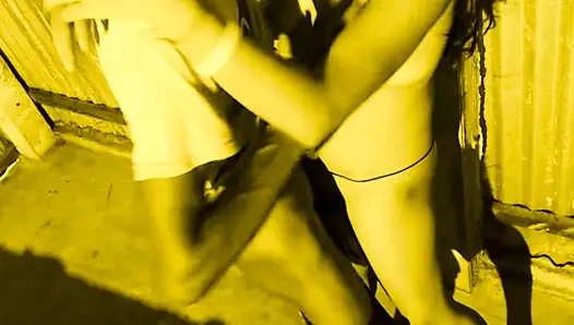 Debor nggak punya kesempatan untuk menolak toket besar dan pantat bahenol tante seksi ini