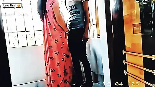 Dorf-stiefmutter fickt ihren stiefsohn mit einem patakar bengalischen heißen sexvideo