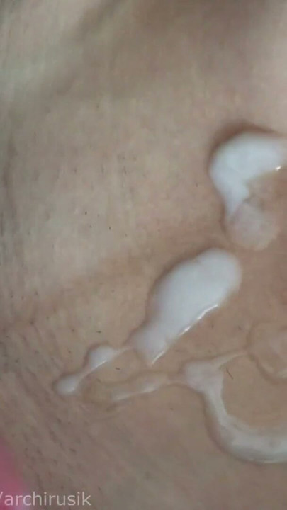 I'm getting fucked, I'm screaming from the buzz in the ass with a big dick! | Clip 2