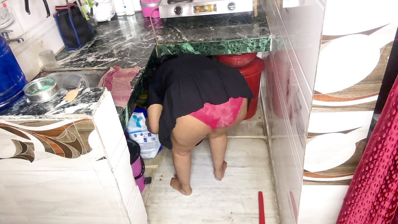 Marido y esposa indios en sesión de sexo hardcore a la mañana