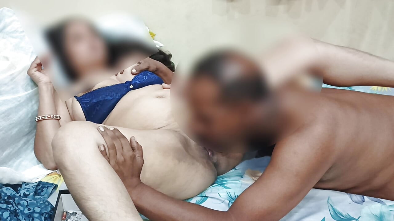 अंकल ने मुझे सिगरेट पीते हुए देखा और मेरे साथ सेक्स किया