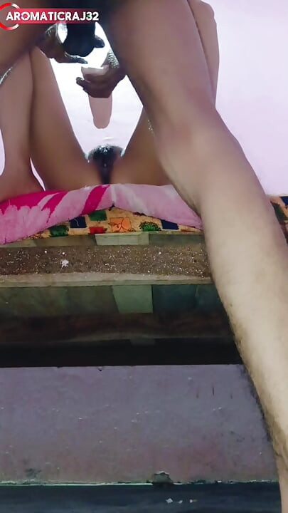 Village Wali Bhabhi's pussy chod chod kar bhosra kar di 9 inch thick cock se