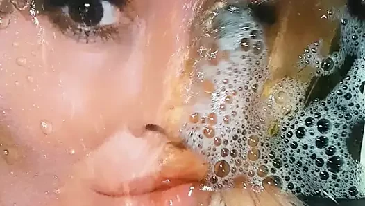 Cora vollgepisst