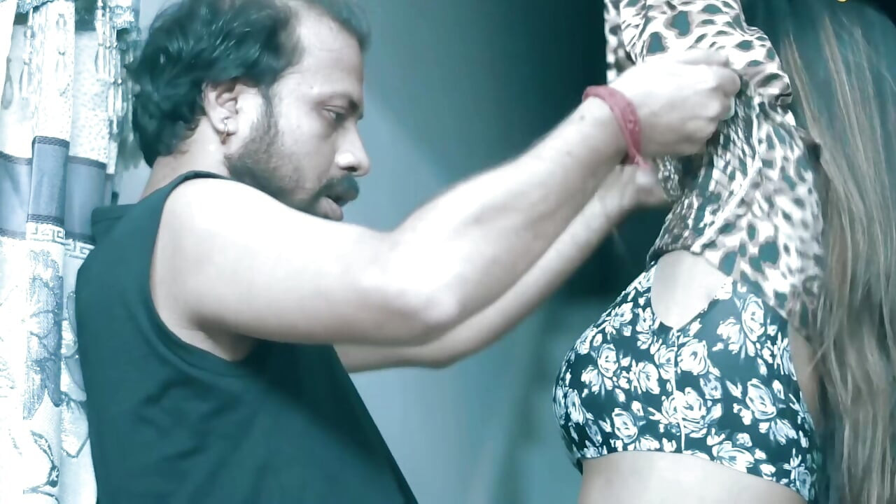 Raat ke samye biwi samjh kar soteli maa ko hi chod diya