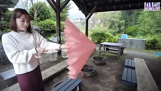 Элегантная глотка ночь с покорной женой, наслаждающейся глубоким теплом под открытым небом 1/3