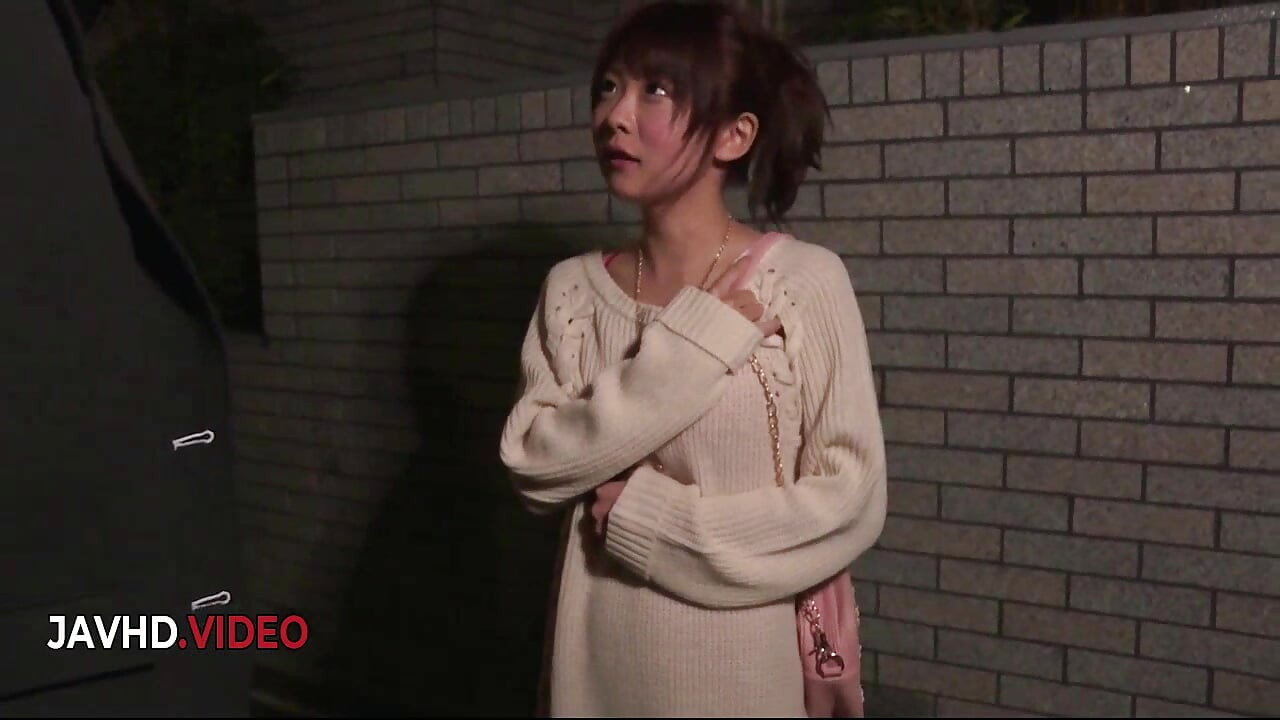 Miu Suzuha thỏa mãn ham muốn của mình với con cu cứng của người yêu trẻ hơn tại nhà