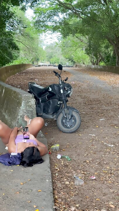 O susjede, uhvaćeni su kako prstima u toj pički hahaha kako ukusno kako se ona samozadovoljava