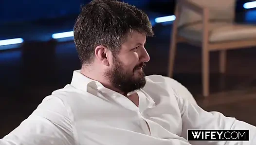 Wifey Hubby Watches as His Horny Wife Sienna Rae Gets Double Penetrated in Front of Him