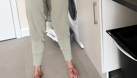 Dishes Vs. Full Bladder… I Lost Control and Piss in Pants