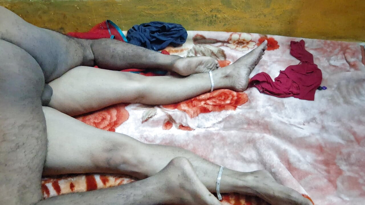 Rondborstige geile stiefzus neukpartij door stiefbroer