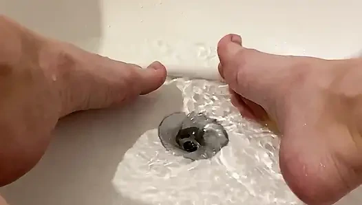 She can’t stop fuck herself with fingers. Squirt time