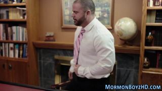 Le cul d'un aîné mormon puni