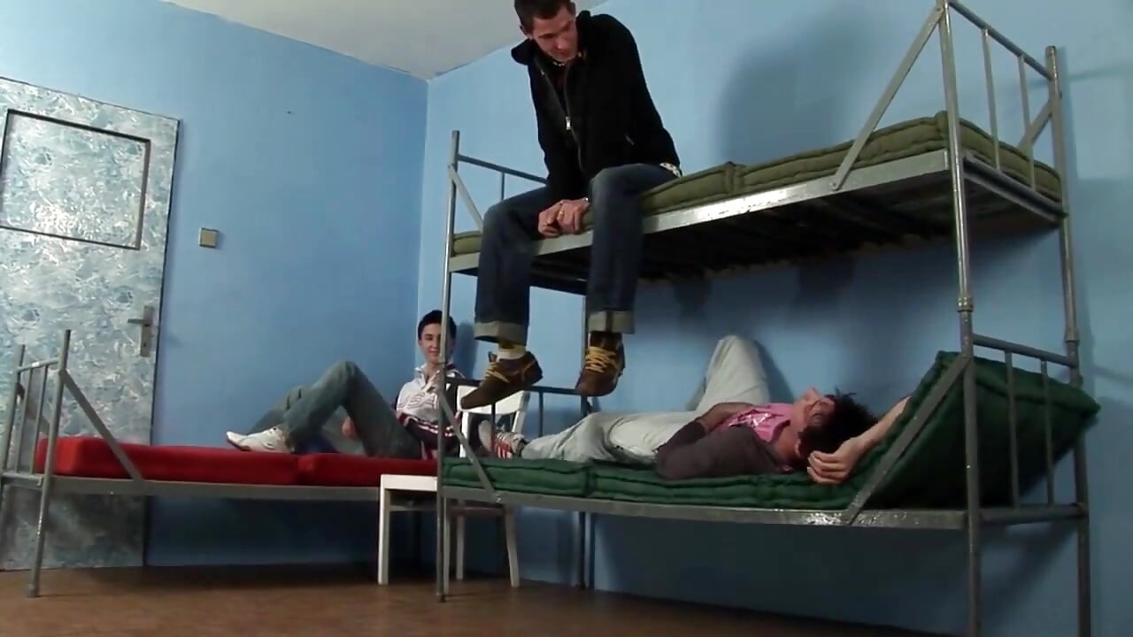 Gay anal orgy! - No condom