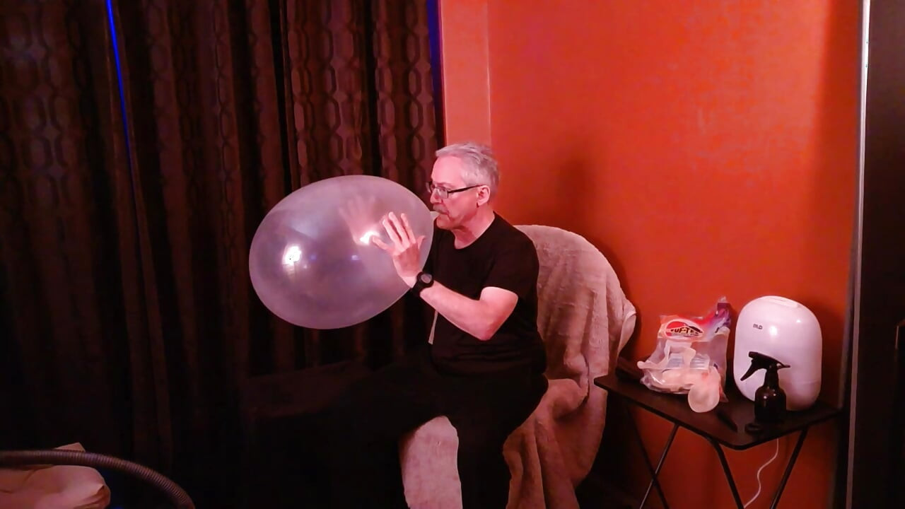 150) Kinky Fun w Big Round Clear Balloon af Daddy
