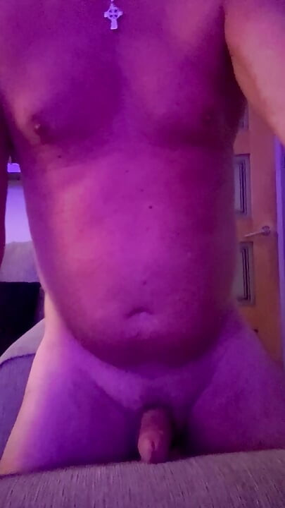 Pre holiday  couch hump and wank Glasgow Scotland