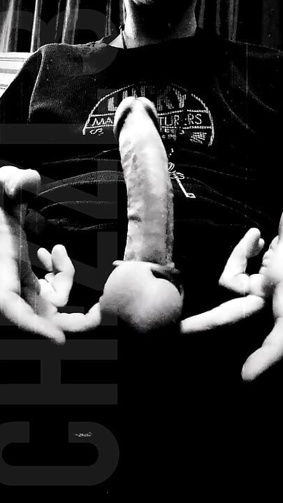 ควยใหญ่และเล่นเสียวกับยิงน้ําเงี่ยน