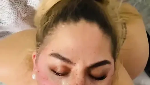 I woke up horny and sucked my boyfriend's cock then he gave me a delicious fuck