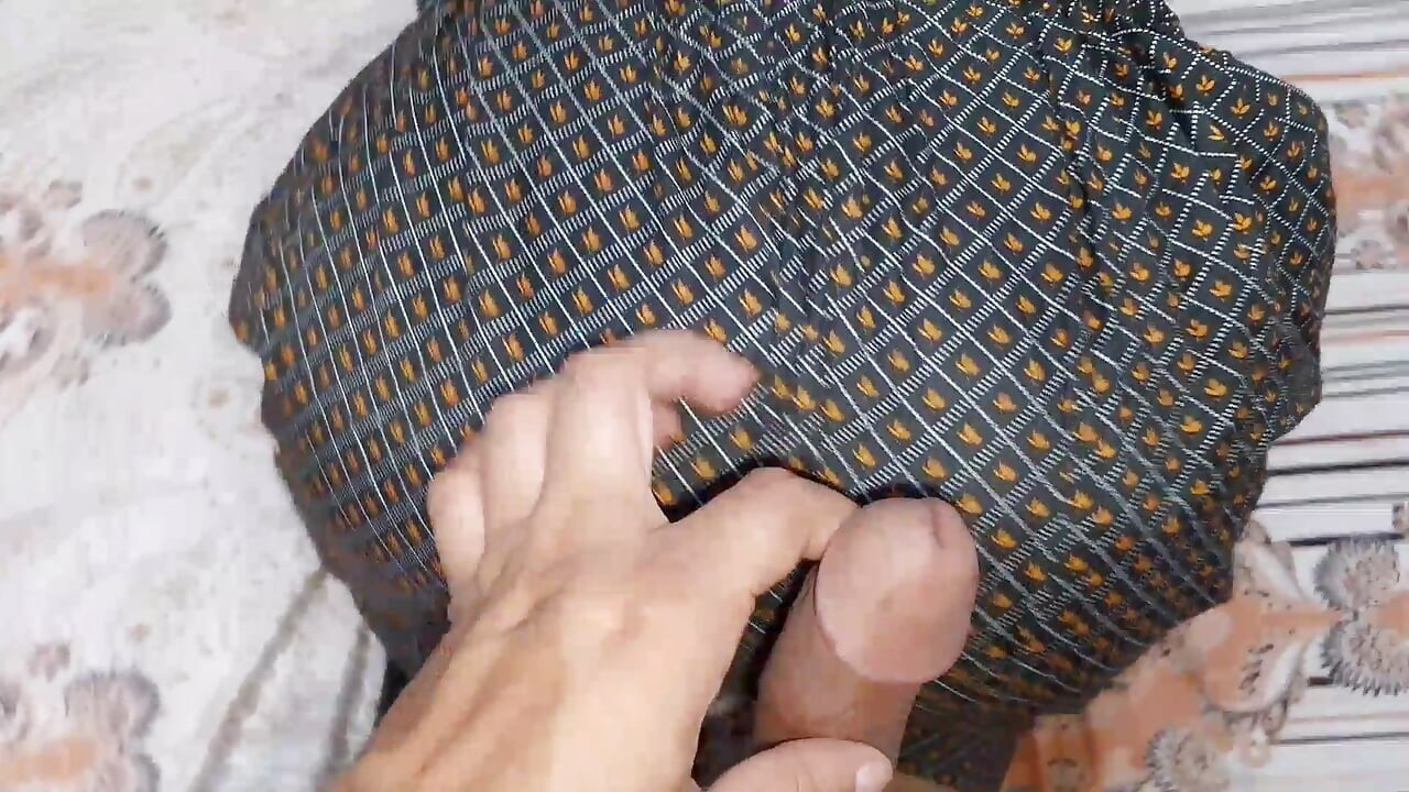 Індійській домашній дружині з великими цицьками потрібен член щодня