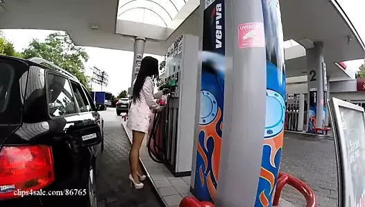 Natalia nua - posto de gasolina - lava-carros