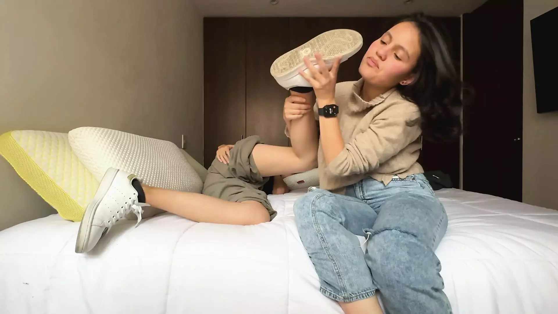 Kami bermain untuk dapat melakukan pose lesbian