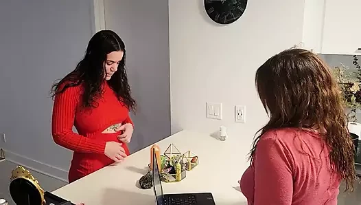 Damon gibt Julia Sky eine tantrique-massage