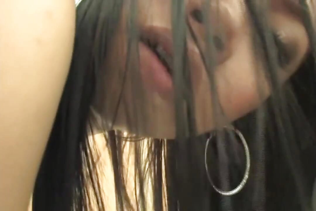 Ladyboy xinh đẹp sục con cu của cô ấy