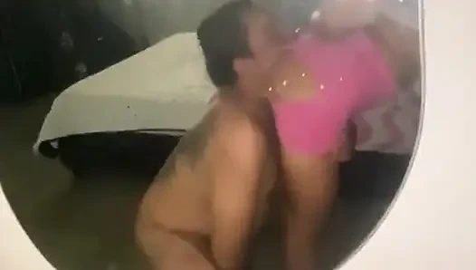 Dia membuatku mengisap pantatnya sehingga dia membiarkanku pergi ke gym seperti itu