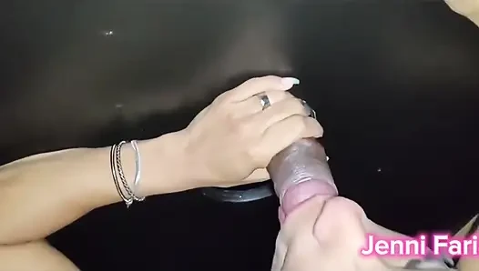 Temanku yang sudah menikah mengajakku ke gloryhole bareng suaminya!