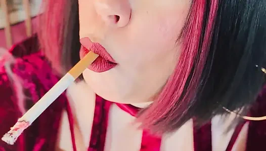 Velvet und Zigaretten! Tina Snua Kette raucht 2 Cork 100 Zigaretten - Driftende OMI OME Snaphals-Raucher