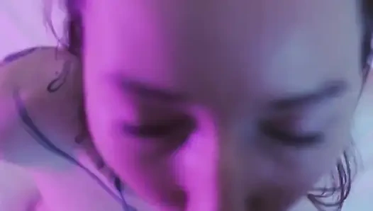 Marianna Mars сосет член во время фотосессии в видео от первого лица