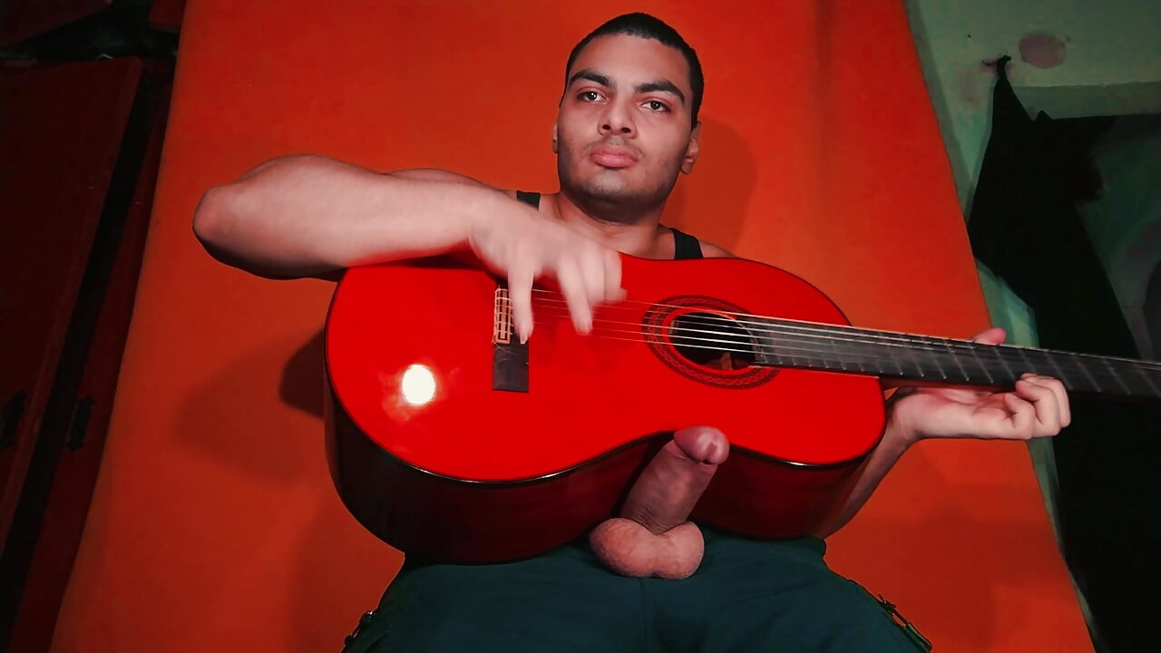 GuitarJob - ngusap gitar yamaha c-80 axe gaya spanyol di atas penis besar seksi - oranye wortel warna