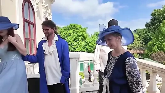 Горячий гэнгбэнг на балконе замка, часть 1