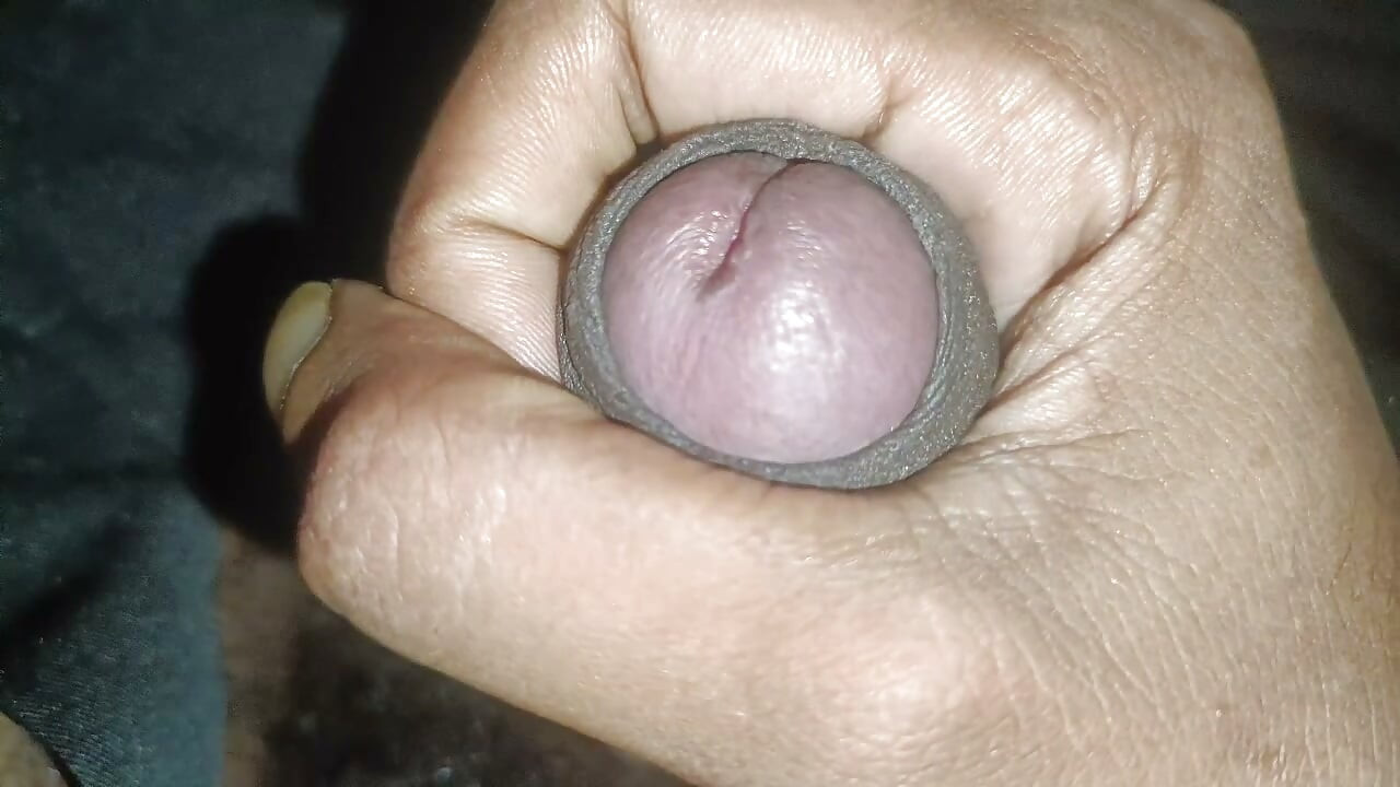 少年男孩晚上打飞机射精