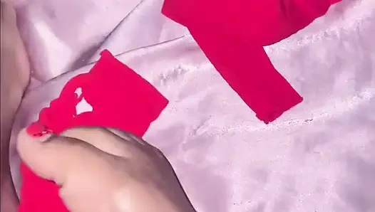 Duşta ve yatakta parmaklar