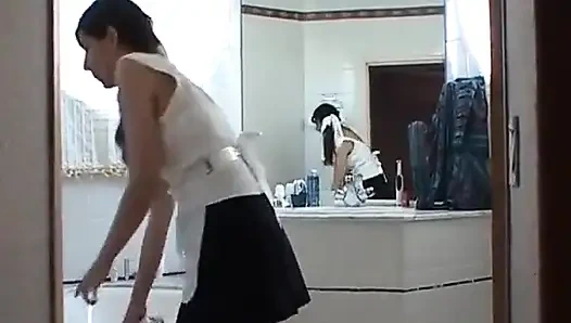 Pembantu nakal dientot sama majikan rumahan