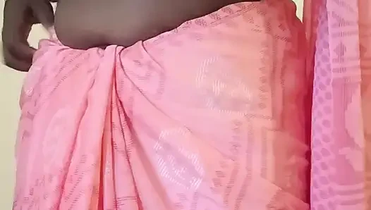 Istri desi tetek besar dalam saree