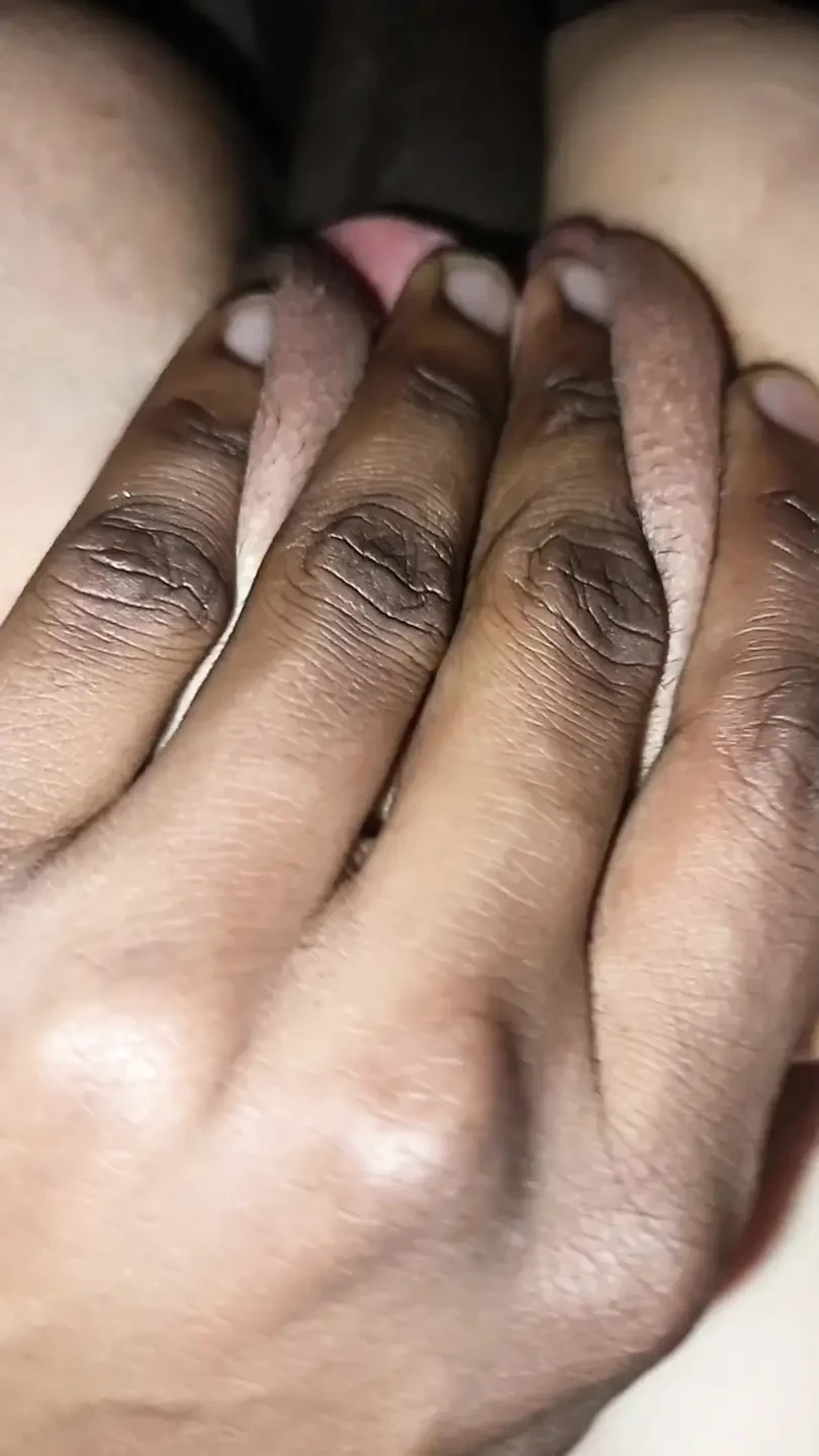Mature woman gets Rich cock on fours