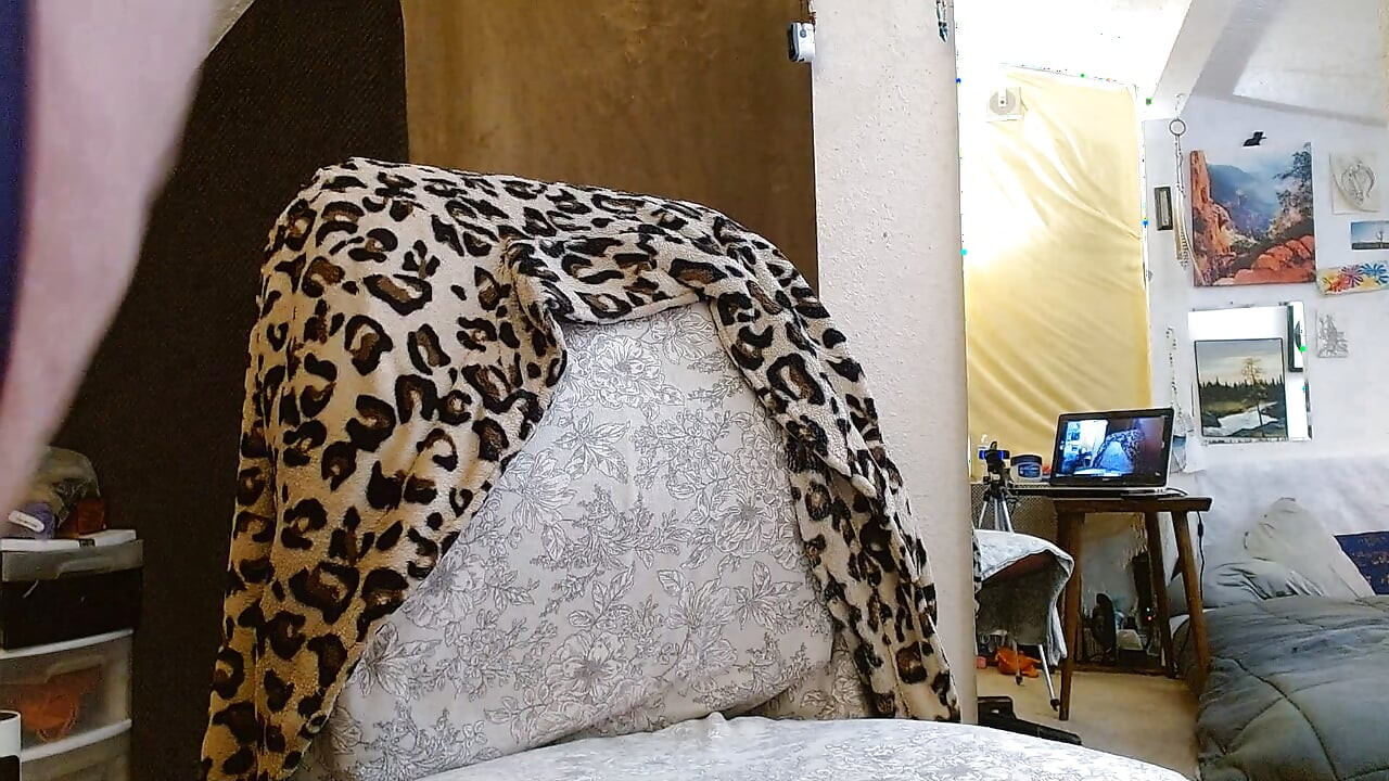 1360 Bunicuța sexy DawnSkye1962 îi oferă lui Juan un rating de pulă și instrucțiuni de masturbare