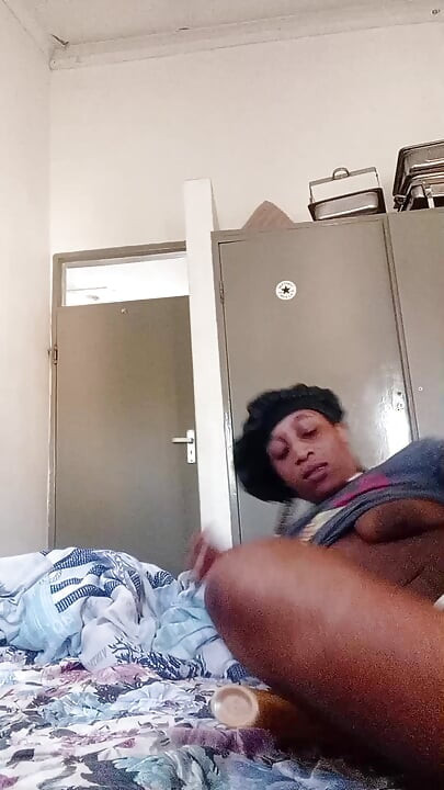 Menina virgem do Zimbábue pronta para se casar