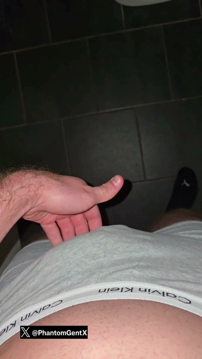 Dominant PhantomGentX Strokes gruby kutas z prowokacyjną brudną rozmową - Śledź X: PhantomGentX | Klip 2