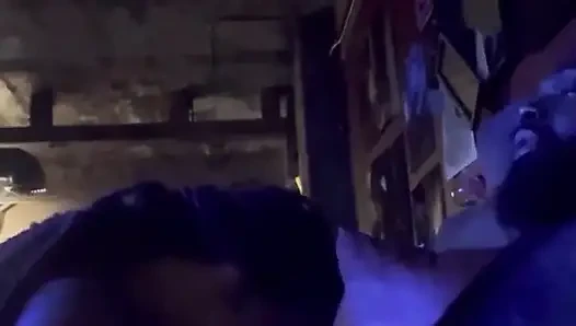 Dün gece arabayla yolculuk yaptı