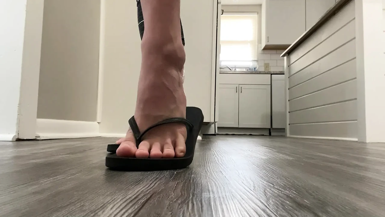 Flip Flop Modeling and Dangling Natural Toes