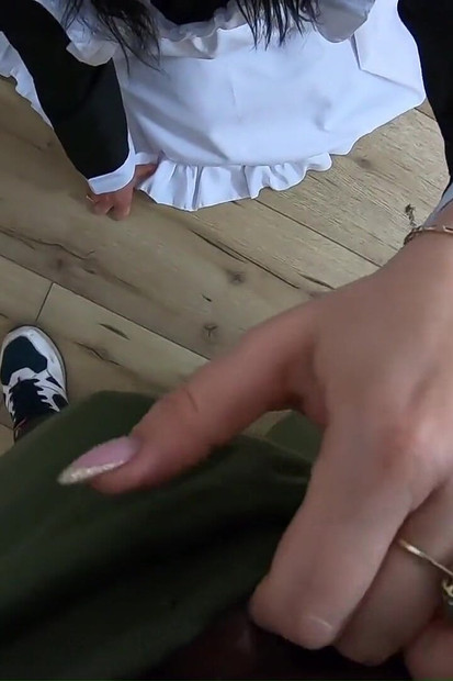 Nimfomanka sobarica zna kako pušiti kurac i jebati se ep 260 - Pregled
