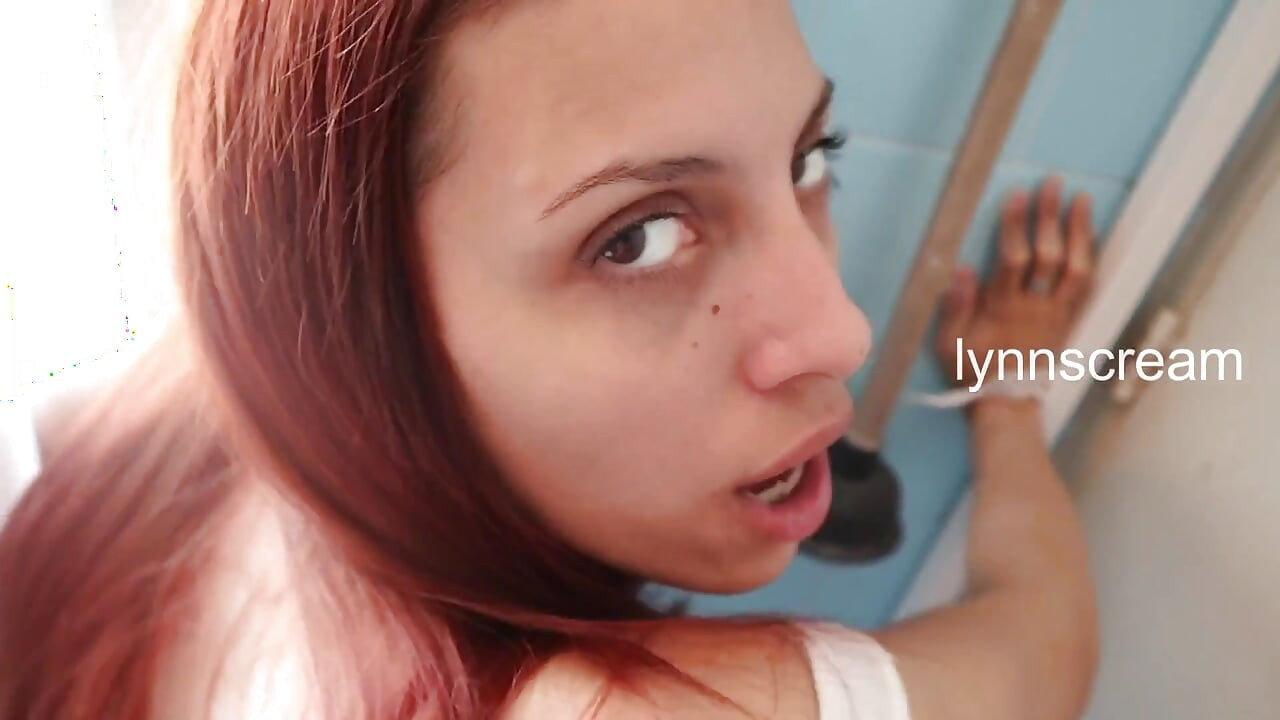 POV-sex med min styvsyster i badrummet medan min fru inte är hemma