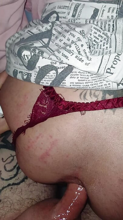 Лейдибой ме търси, за да я чукам здраво и да я накарам да крещи от удоволствие