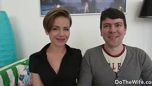 Schöne ehefrau sasha zima macht einen cuck aus ihrem ehemann